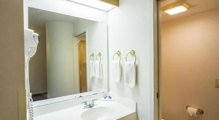 Hotel Markle In I-69 Eksteriør billede